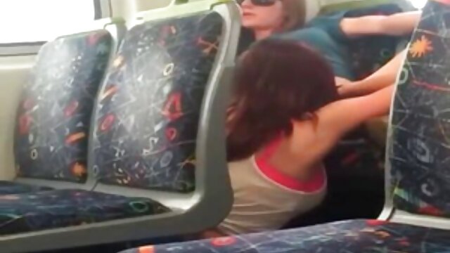 finden Ein gesunder Mann nahm gratis porno sauna eine Schule beschäftigt auf dem Hof