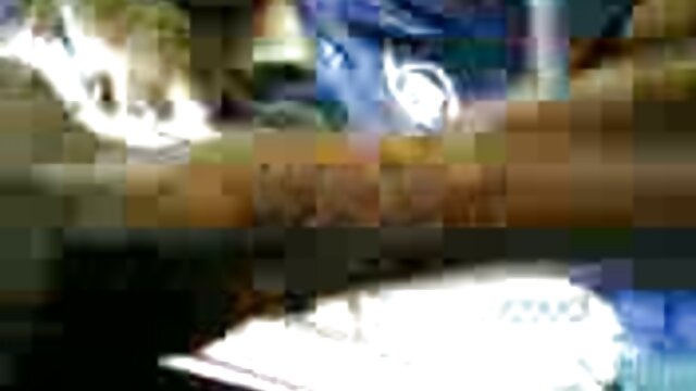 finden Lily und Morgan kostenlose pornos mit masturbation mit dem Tischbein